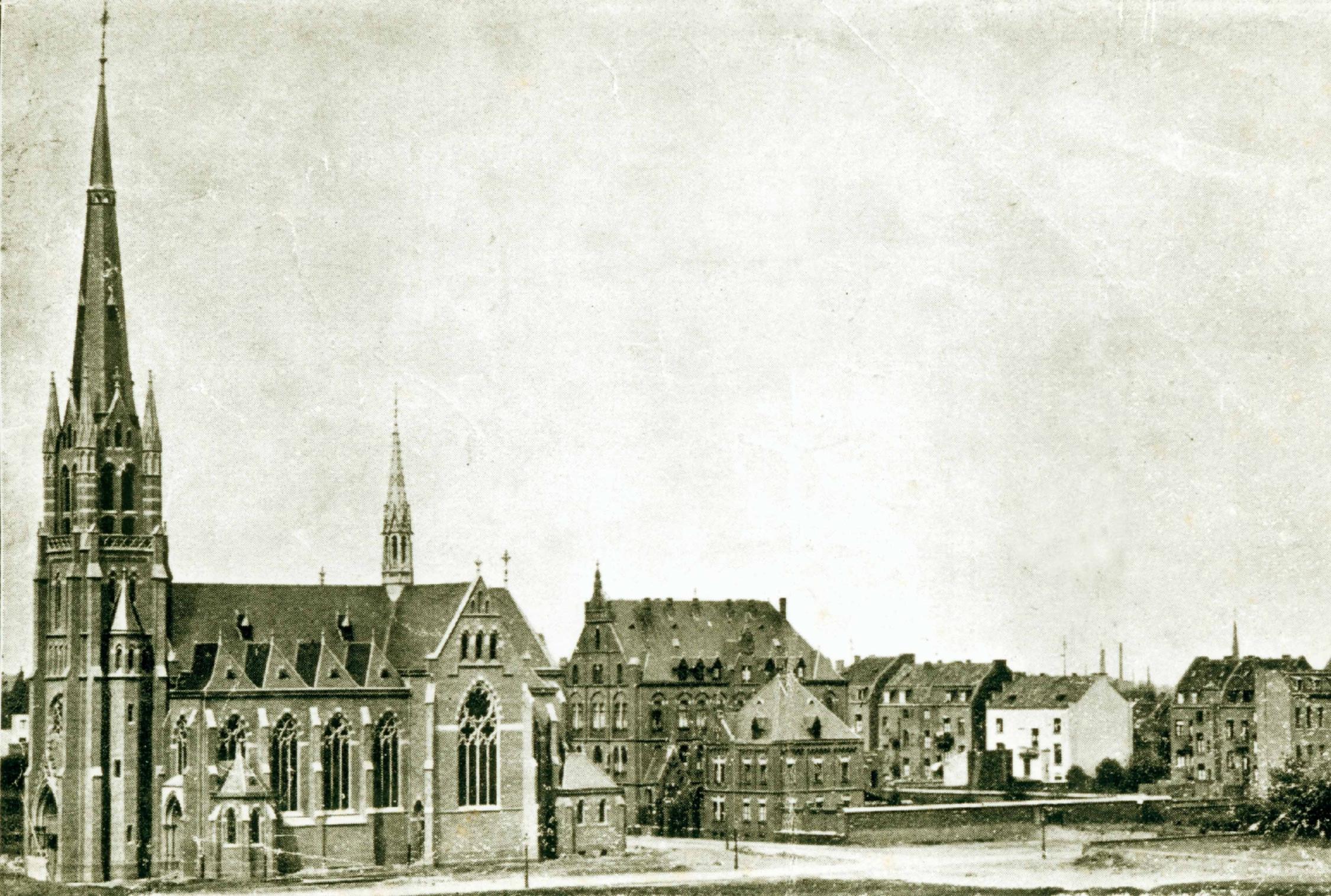 St. Matthias 1904 mit Josefshaus und altem Pfarrhaus